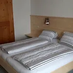 Wolf Daire Holzgau