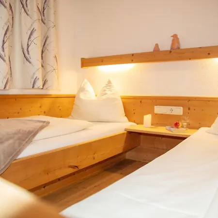 Wolf アパート ホルツガウ